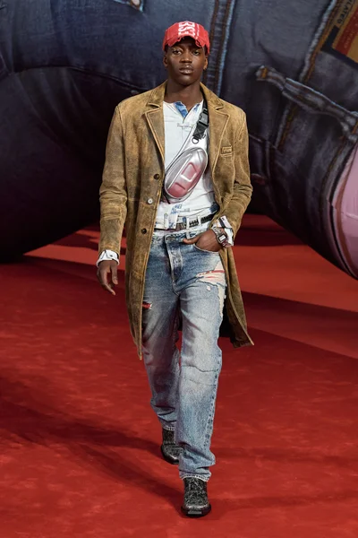 Look 18